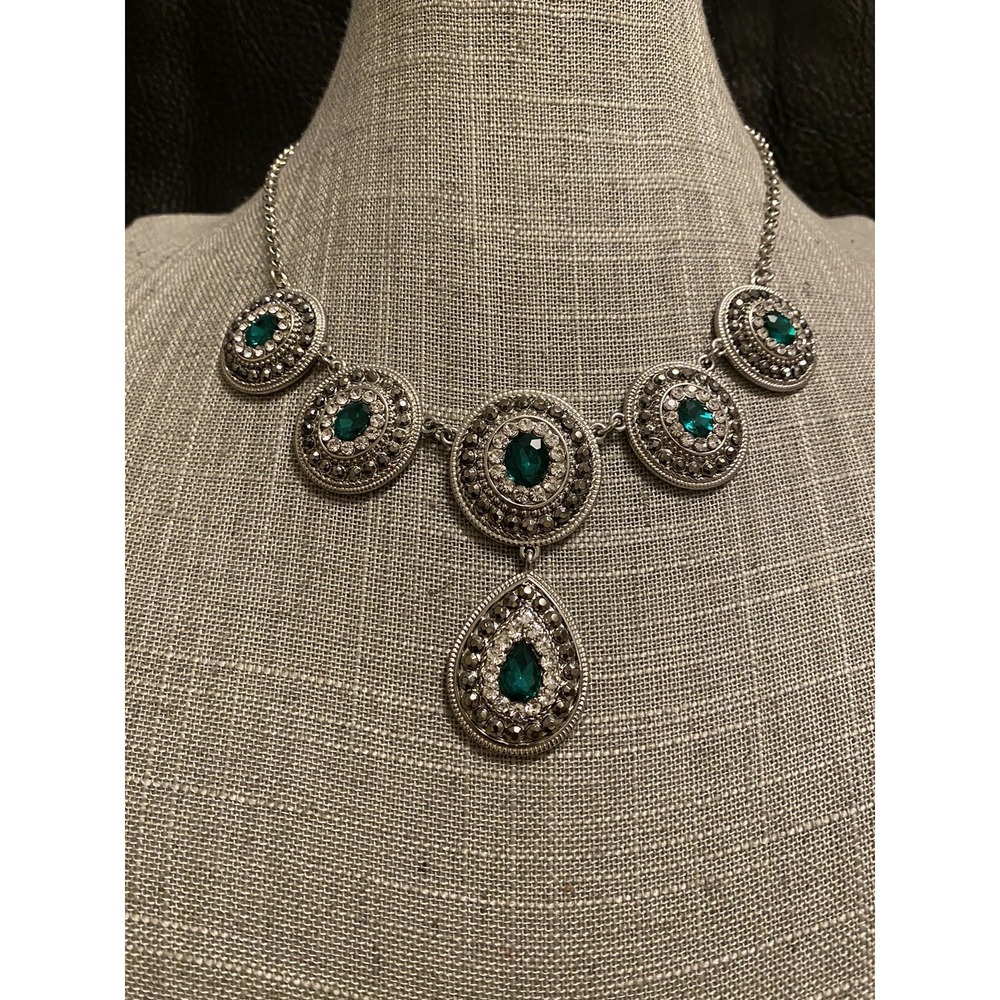 Glamours Monet Faux Emerald Green & Diamonds Silver tone Oval Link Necklace